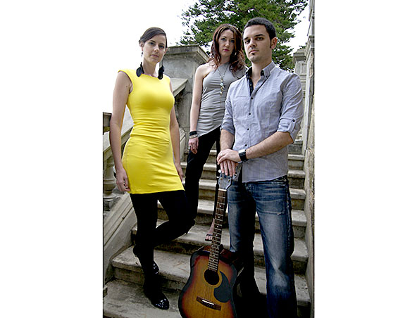 3 Reasons Acoustic Trio Perth - Musicians - Entertainers Hire